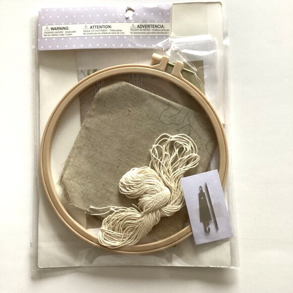 NIB Castle Craft Flower Embroidery Floral Kit Crafts Crafting - Picture 2 of 5